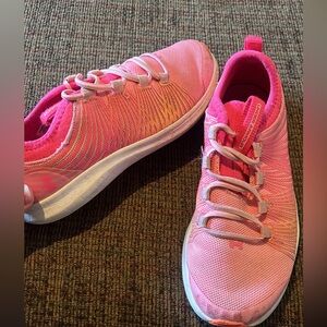 Girls under armour sneakers. Size 1.5